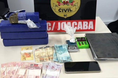 Homem é preso após polícia encontrar drogas em borracharia em Joaçaba