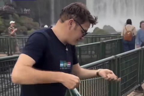 Influenciador é advertido após tentar retirar moedas com ímã nas Cataratas do Iguaçu