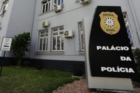 Mulher é presa suspeita de torturar filhos e enviar vídeos das agressões ao pai das crianças em Porto Alegre