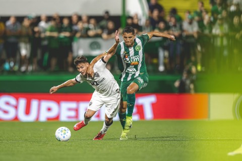 Chapecoense é goleada em casa e entra na zona de rebaixamento do Brasileirão