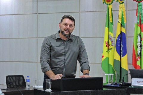 Moradores do Bairro Santa Catarina acompanham sessão ordinária  na Câmara Municipal