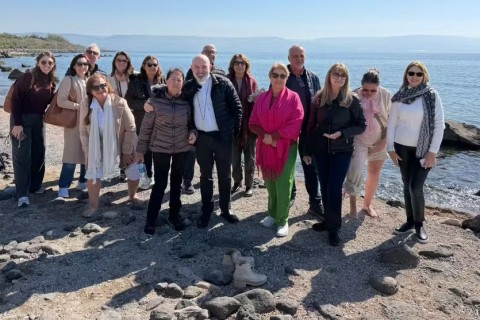 Padre e fiéis de SC cruzam fronteira entre Israel e Egito após bombardeios