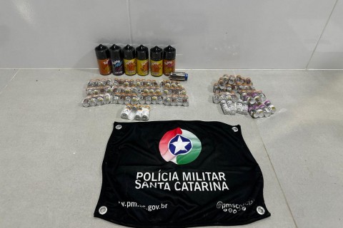 Medicamentos ilegais e eletrônicos avaliados em R$ 55 mil são apreendidos na SC-157