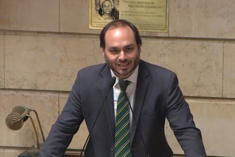 MP reabre investigação contra Carlos Bolsonaro por suposta rachadinha
