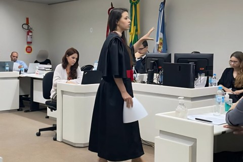 Mãe e padrasto são condenados a 37 e 41 anos de prisão por agressão contra crianças no Oeste