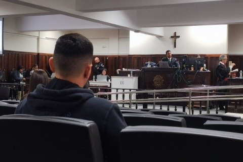 Homem é condenado a mais de 23 anos por tentar matar esposa idosa com martelo