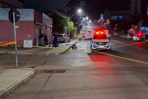 Possível disputa de racha termina com morte de motociclista em Chapecó