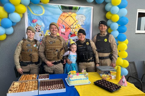 Sonho de Farda: Polícias Militares de SC e PR se unem para surpresa de aniversário na divisa.