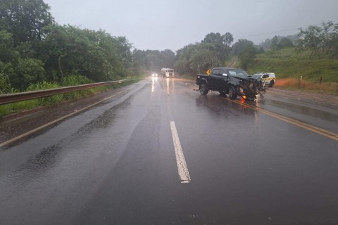 Colisão lateral entre caminhão e caminhonete é registrada na SC-157 em Novo Horizonte